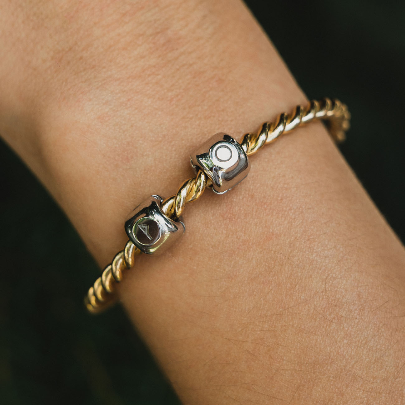 Charm avec la rune Wunjo (ᚹ) Argent - amulette de joie et d'épanouissement - Laiton