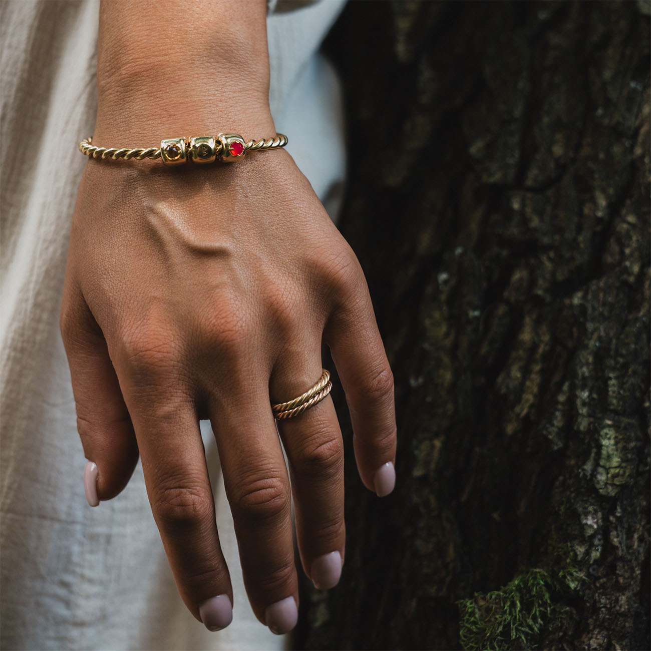 Charms avec la rune Berkana (ᛒ) Doré – amulette de croissance et de renaissance - argent 925