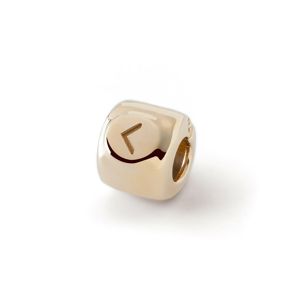 Charm avec la rune Kenaz (ᚲ) Plaqué or - une amulette de créativité et de lumière intérieure - Laiton